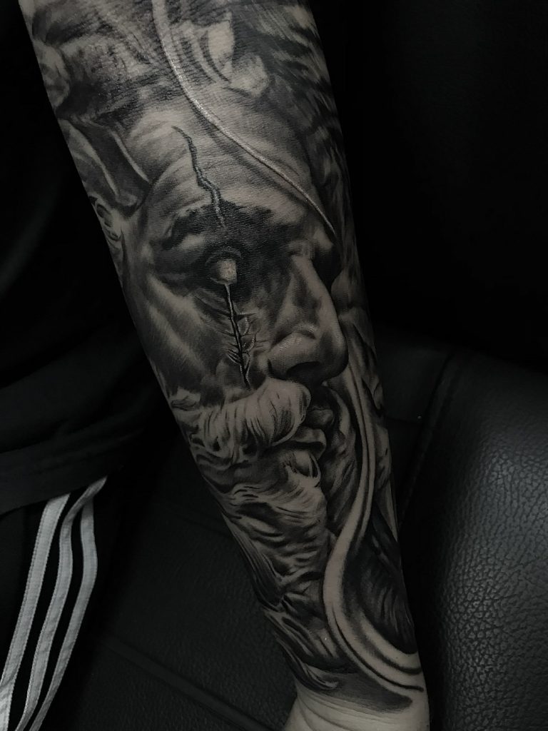 Tatuajes a sombras tatuajes de diseños en blanco y negro zeus