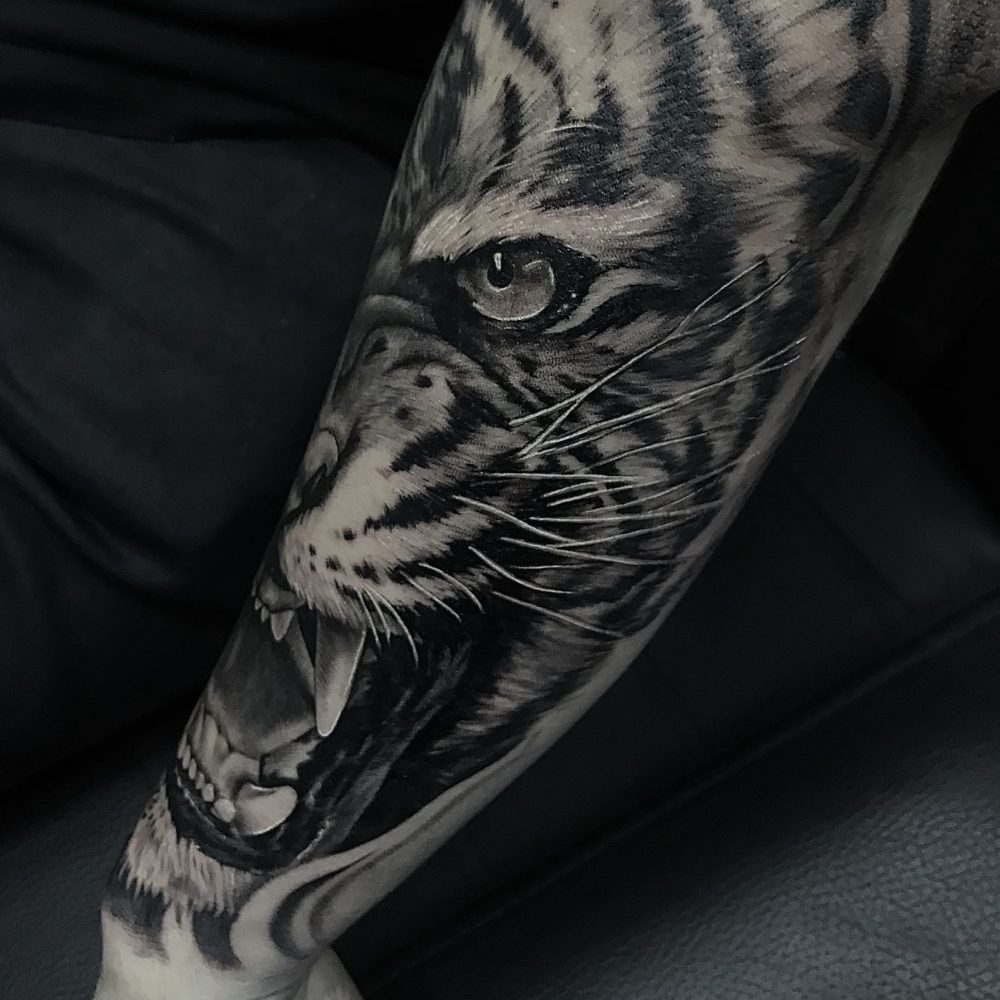 Tatuajes a sombras tatuajes de diseños en blanco y negro