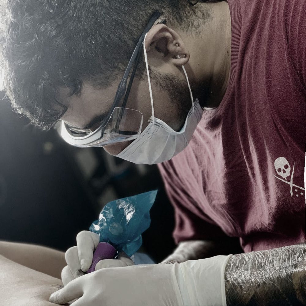 estudio de tatuajes Cali podrás encontrar las mejores condiciones de higiene y un ambiente agradable para que te sientas cómodo al realizarte un tatuaje.